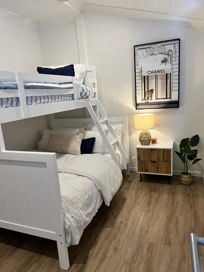 Comfortable Beach Home Скарбъро Екстериор снимка