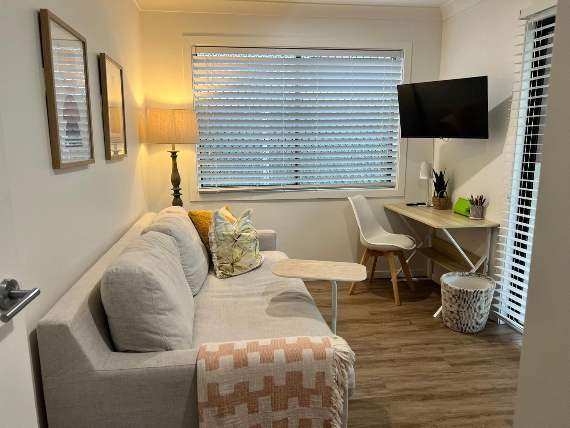 Comfortable Beach Home Скарбъро Екстериор снимка
