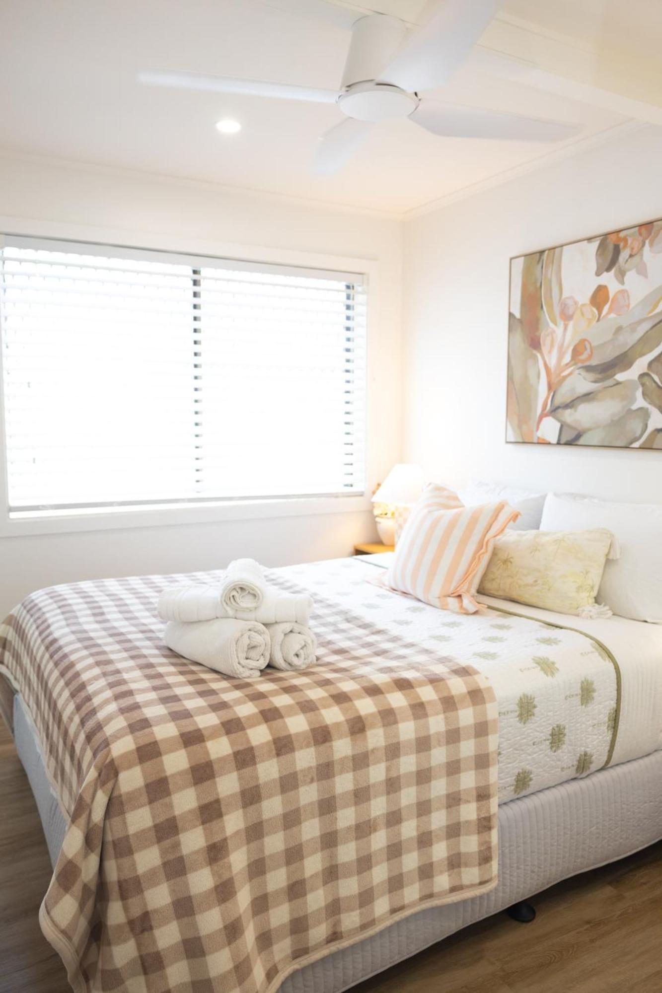 Comfortable Beach Home Скарбъро Екстериор снимка
